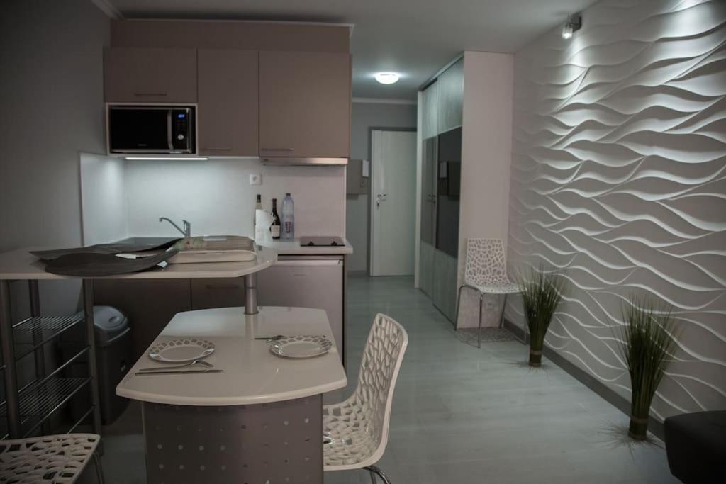 ניס Stylish Studio In Only 50 Meters From Beach ! מראה חיצוני תמונה