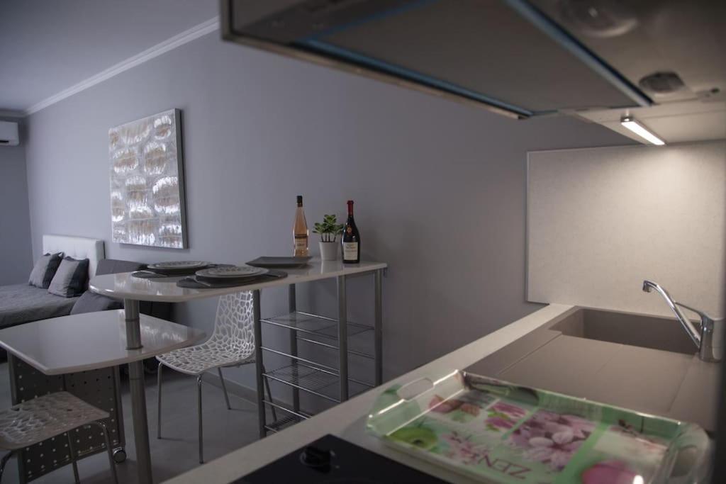ניס Stylish Studio In Only 50 Meters From Beach ! מראה חיצוני תמונה